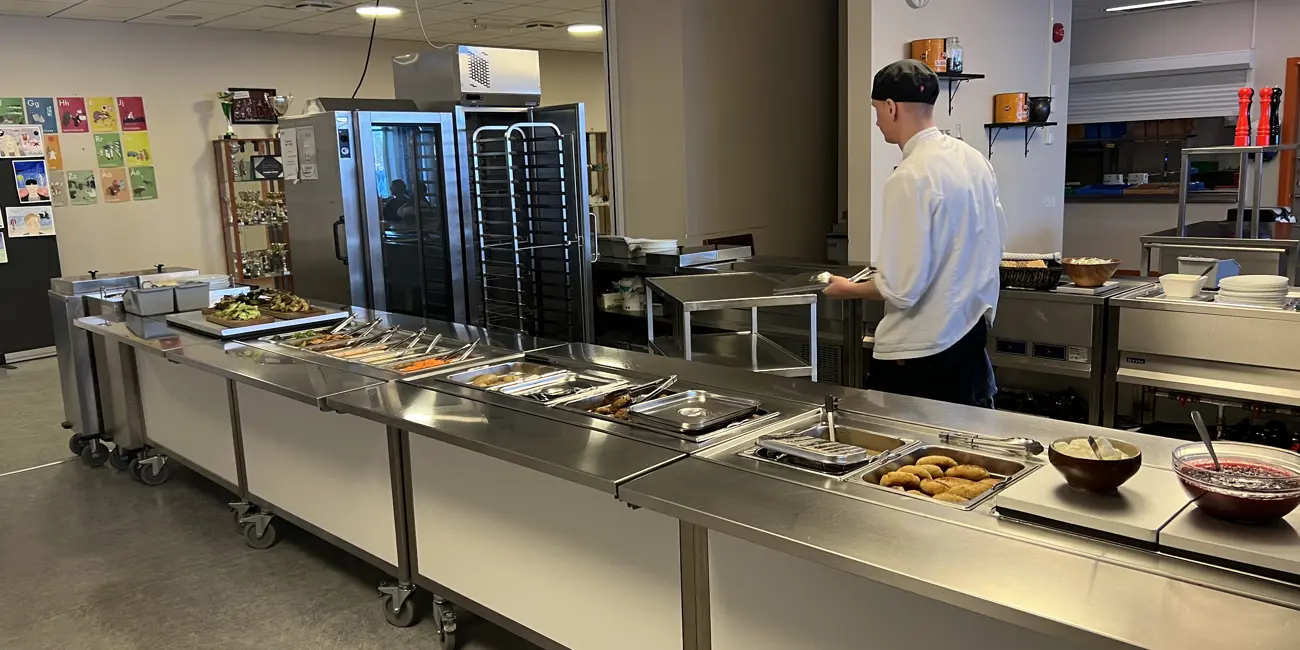 Oppsett Skolemåltid Bakker Med Mat I Sverige