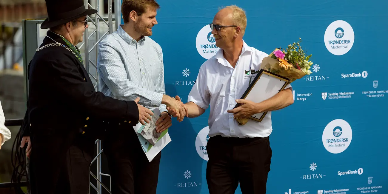 54691307608 E79e547c7a K