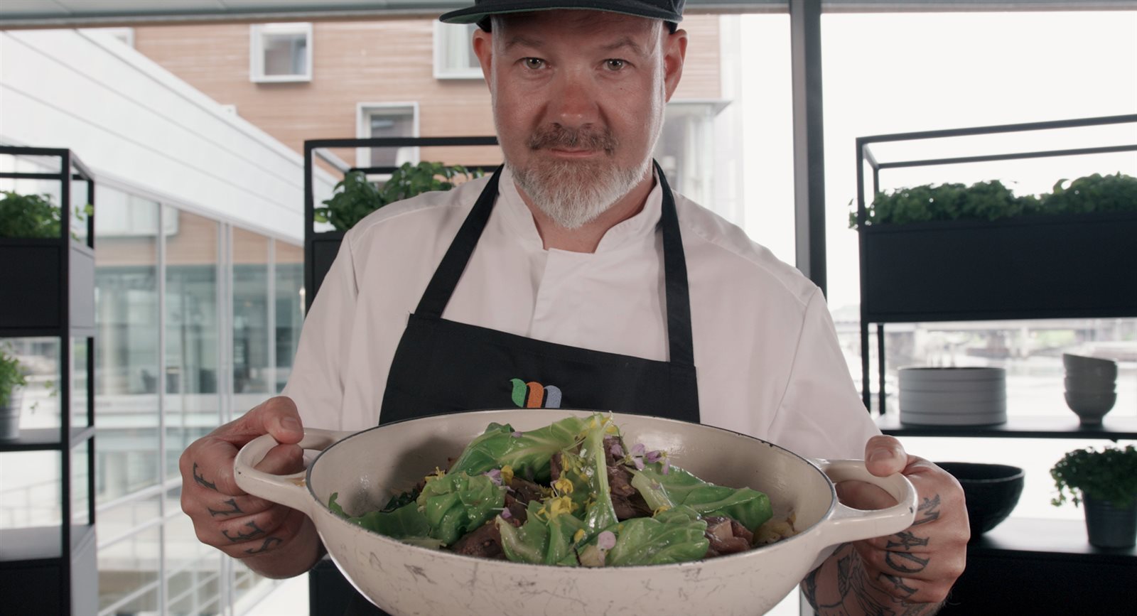 Hjorteskank med spisskål og nypoteter